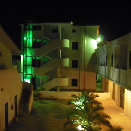 Albergo 2 Pini Rodi Garganico Zewnętrze zdjęcie
