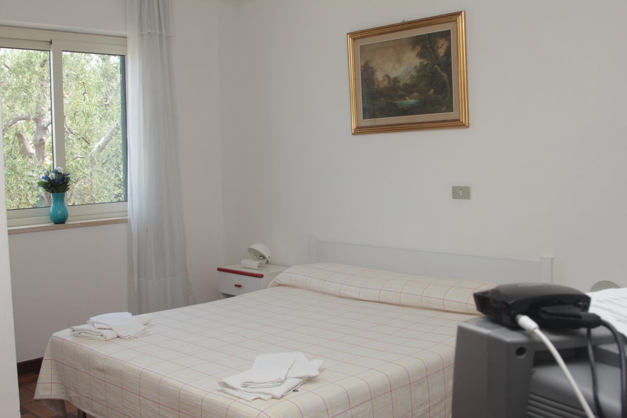 Albergo 2 Pini Rodi Garganico Zewnętrze zdjęcie